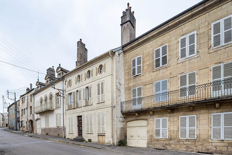 rues Gambetta et Charles-Bontemps, anciennement Grande-Rue.