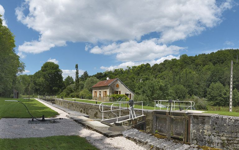 site de l'écluse 17 du versant Saône, dite du Rempart (canal de Bourgogne)