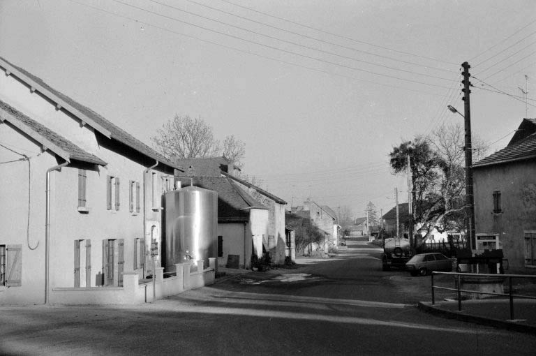 maison, auberge, relais de poste, fromagerie Roy
