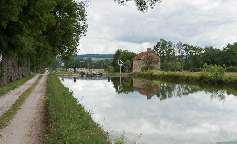site de l'écluse 10 du versant Yonne, dite de la Croix Rouge (canal de Bourgogne)
