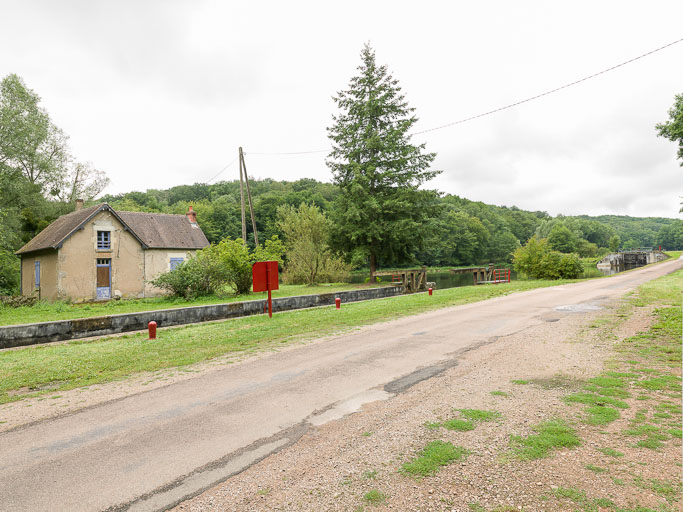 site de l'écluse 13 du versant Seine, dite du Doyen (canal du Nivernais)