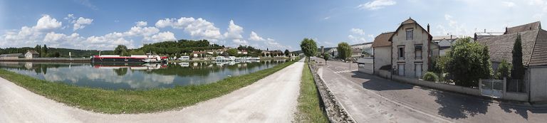 gare d'eau, dite port du bas de Montbard (canal de Bourgogne)