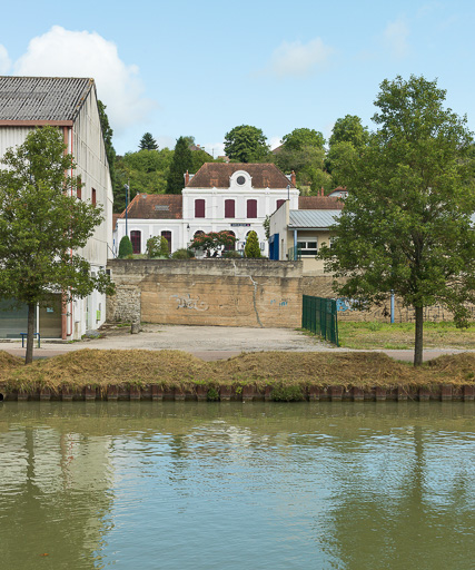 gare de Saint-Léger-des-Vignes (activités liées au canal du Nivernais)