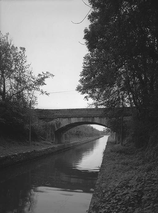 pont routier (canal de Bourgogne)
