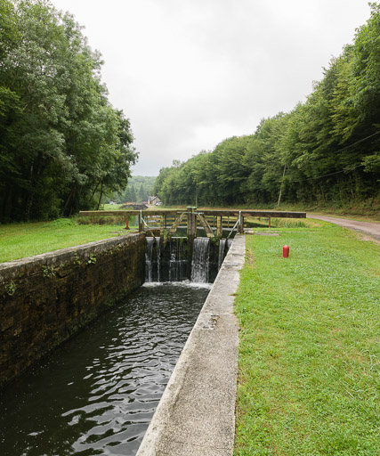 site de l'écluse 08 du versant Seine, dite de Mondain (canal du Nivernais)
