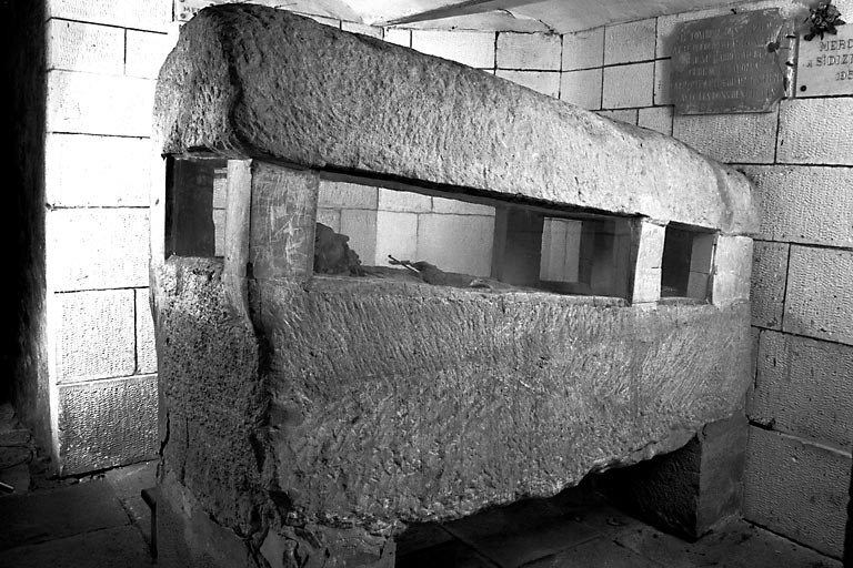 sarcophage dit tombeau de saint Dizier