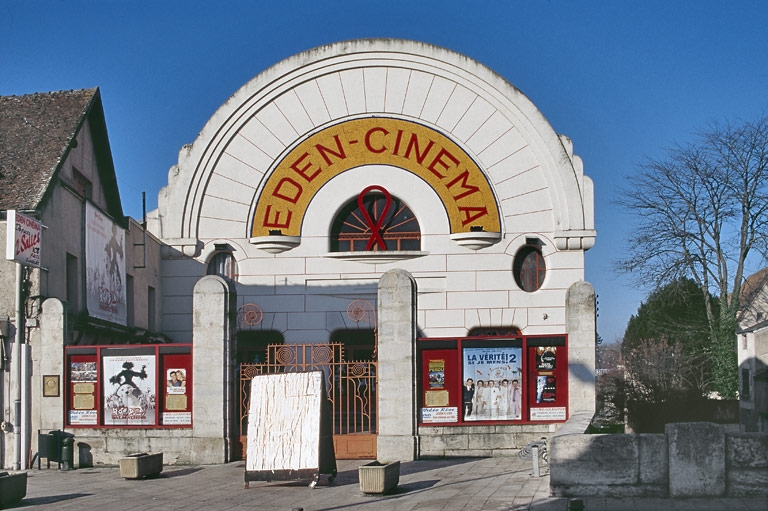 cercle de sociabilité (cercle militaire) puis cinéma Eden, café du Colisée et salle des fêtes