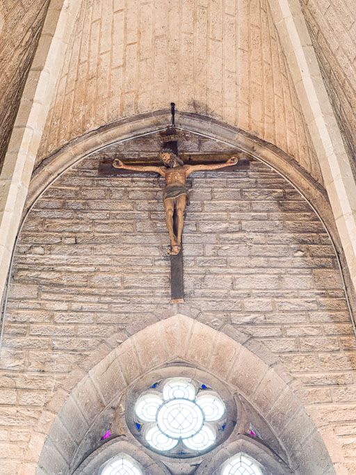 statue : Christ en croix