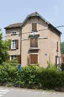 ensemble de deux maisons de cadre Peugeot Frères