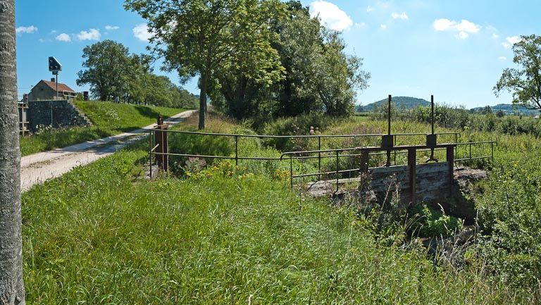 ouvrage lié à l'alimentation en eau (canal de Bourgogne)