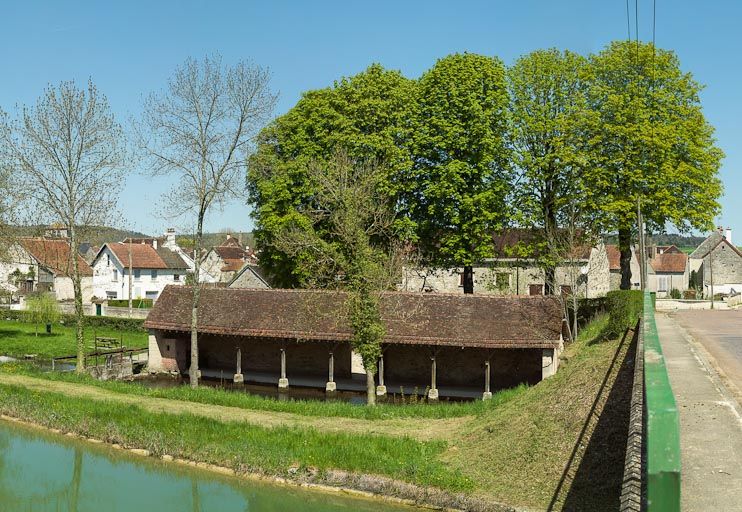 lavoir de Commissey (activités liées au canal de Bourgogne)