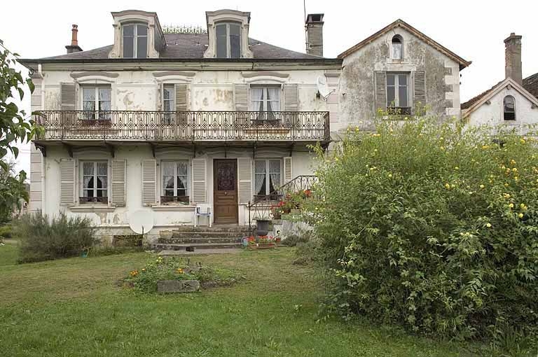 distillerie Robert, puis Cholley, actuellement logement