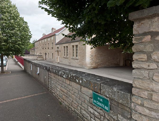 maison commune de Fleurey-sur-Ouche ; mairie ; école (paysages du canal de Bourgogne)