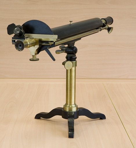 instrument de mesure des angles de polarisation (saccharimètre à pénombre à lumière blanche Pellin)
