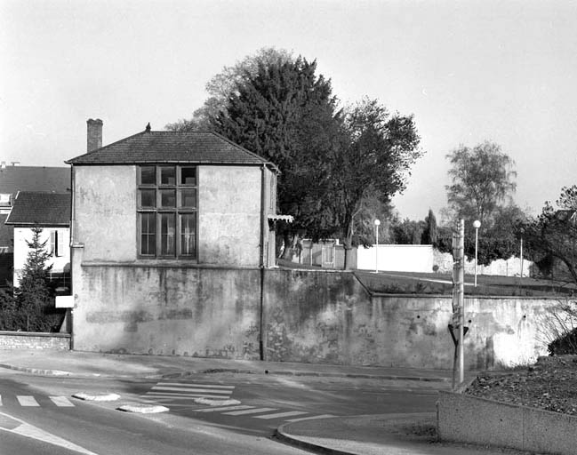 établissement de bienfaisance (foyer d'enfants) dit fondation Rossen-Petitguyot, puis cantine du lycée Augustin Cournot