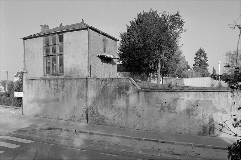 établissement de bienfaisance (foyer d'enfants) dit fondation Rossen-Petitguyot, puis cantine du lycée Augustin Cournot