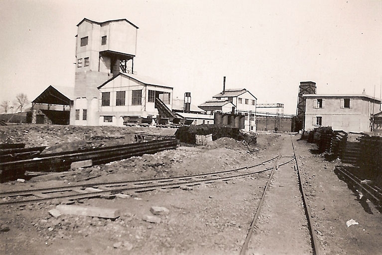 usine de fabrication et distillation des goudrons de la Société des Schistes et Pétroles de Franche-Comté