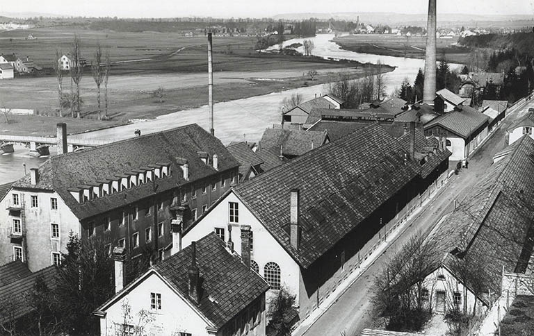 usine de petite métallurgie Peugeot Frères Aînés, puis usine de construction mécanique de la Société Anonyme des Automobiles et Cycles Peugeot, puis Aciers et outillage Peugeot