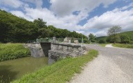 pont routier sur l'écluse 19 du versant Saône (canal de Bourgogne)
