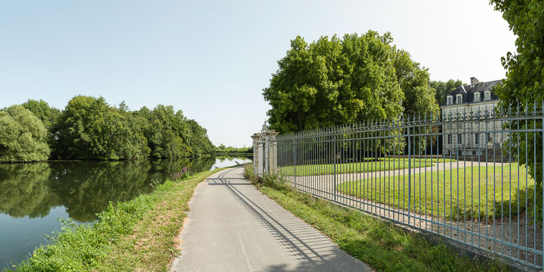 château de Bélombre (paysages du canal du Nivernais)