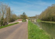 pont routier isolé de Flogny-la-Chapelle (canal de Bourgogne)