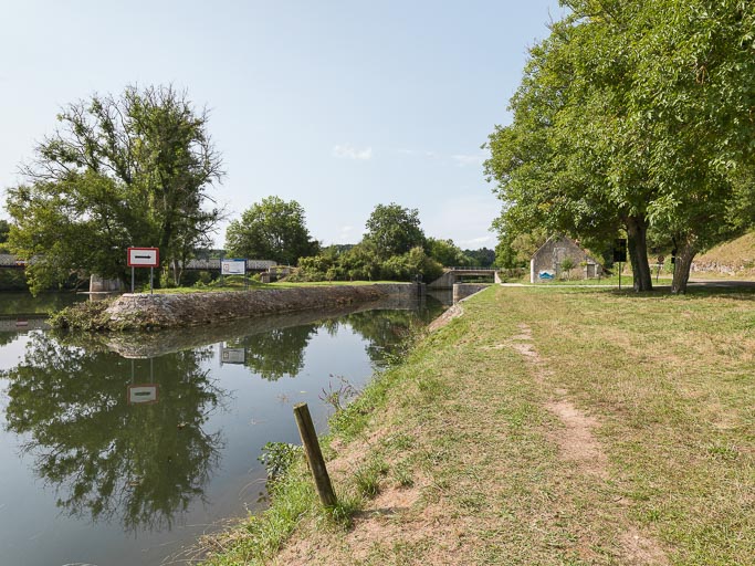 site de l'écluse 61, écluse de garde, dite de Mailly-le-Château (canal du Nivernais)