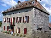 maison commune, puis école primaire, puis café, actuellement maison