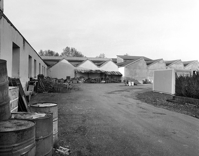 usine de menuiserie et usine de construction métallique Haensler, puis usine textile des Etablissements textiles de la Croix du Tilleul, actuellement ateliers municipaux