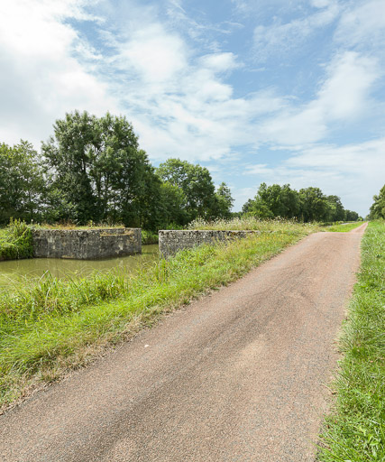 pont mobile, dit pont-levis de Chaume (canal du Nivernais)