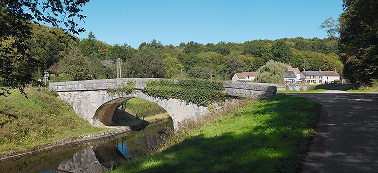 pont routier de Port-Brûlé (canal du Nivernais)