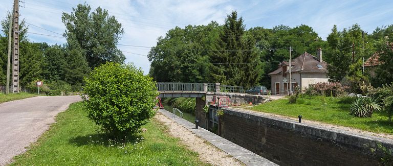site de l'écluse 71 du versant Yonne, dite d'Aisy (canal de Bourgogne)