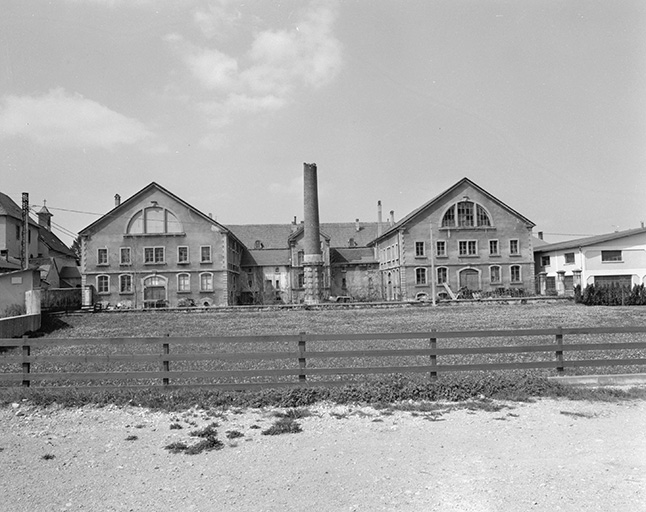 distillerie Junod, puis Hémard et Pernod Fils Réunis, actuellement immeuble de bureaux, de service et commerces