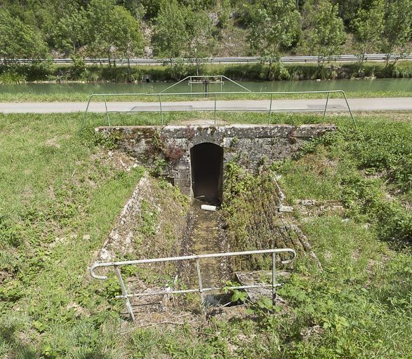 déversoir de fond (canal de Bourgogne)