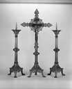 6 chandeliers d'autel et croix d'autel