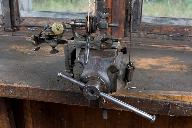 machine à percer les axes et les goupilles des outils à centrer