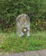 borne kilométrique (canal de Bourgogne)