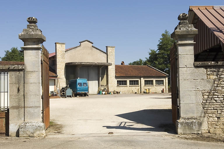 fonderie Bayon, puis de Tricornot, puis usine de petite métallurgie Jung, actuellement atelier de mécanique générale