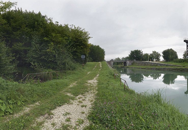 rigole d'alimentation dite prise d'eau du château d'Esnon (canal de Bourgogne)