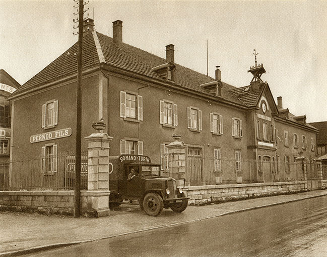 distillerie Junod, puis Hémard et Pernod Fils Réunis, actuellement immeuble de bureaux, de service et commerces