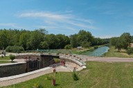 pont routier sur l'écluse 87 du versant Yonne (canal de Bourgogne)