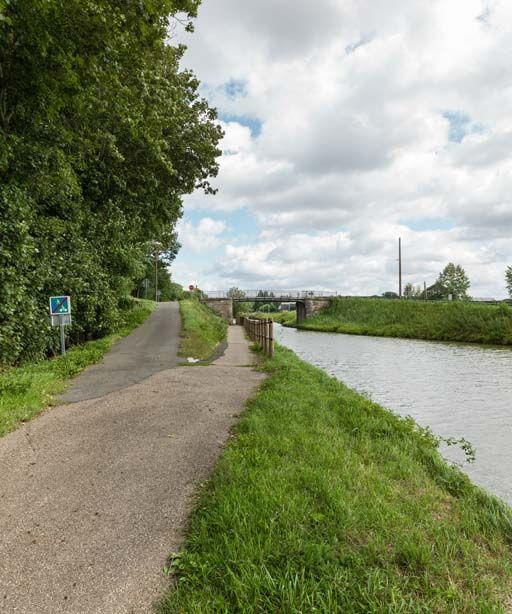 pont routier isolé dit pont de Romey ou Romay (canal du Centre)