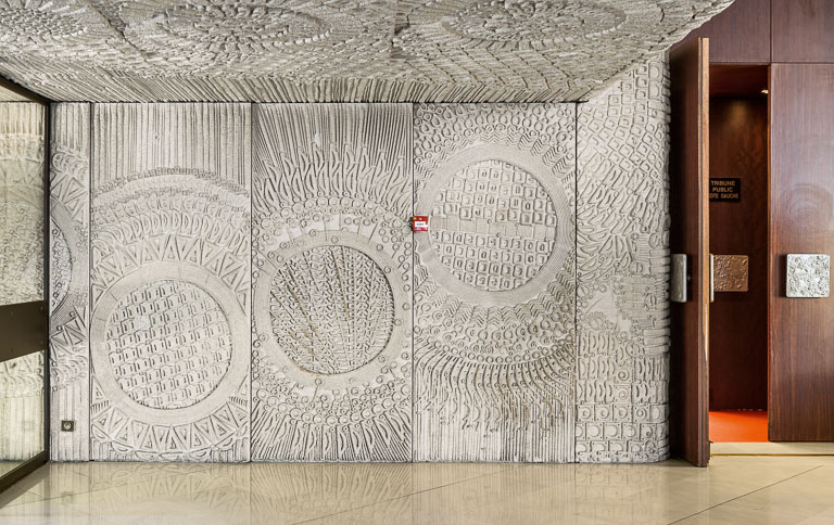 décor d'architecture : ensemble de panneaux moulés en béton