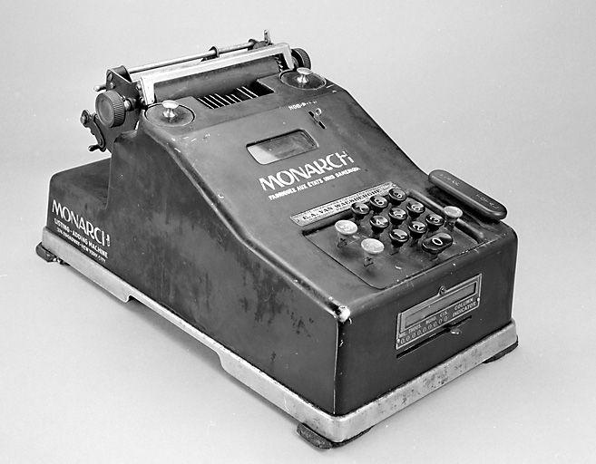 instrument de calcul mécanique (machine à calculer Monarch)