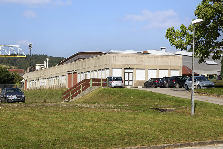 lycée technique nationalisé, puis école nationale du bois, actuellement lycée technique du bois