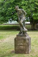 ensemble de 4 statues (grandeur nature) : le Printemps, Vénus au bain, Diane de Gabies, le Sommeil