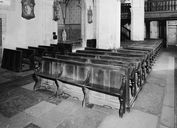 série de 69 bancs de fidèles : bancs d'église
