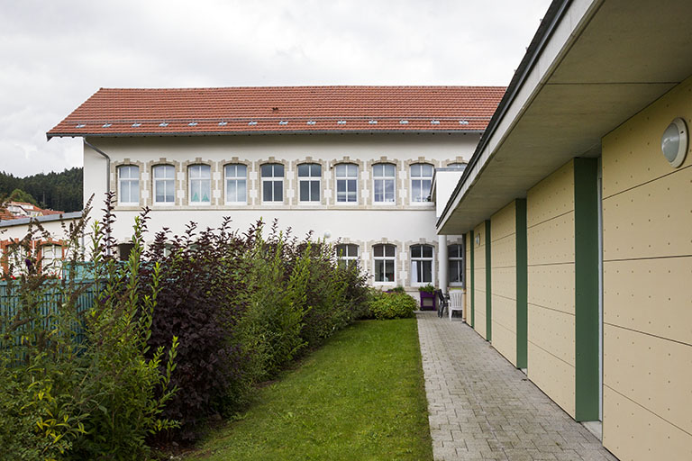 usine d'horlogerie (usine d'assortiments à cylindre) Mauvais Frères et Rondot puis de la Société coopérative horlogère maîchoise (Schom), actuellement maison de retraite dite Résidence Franche-Montagne