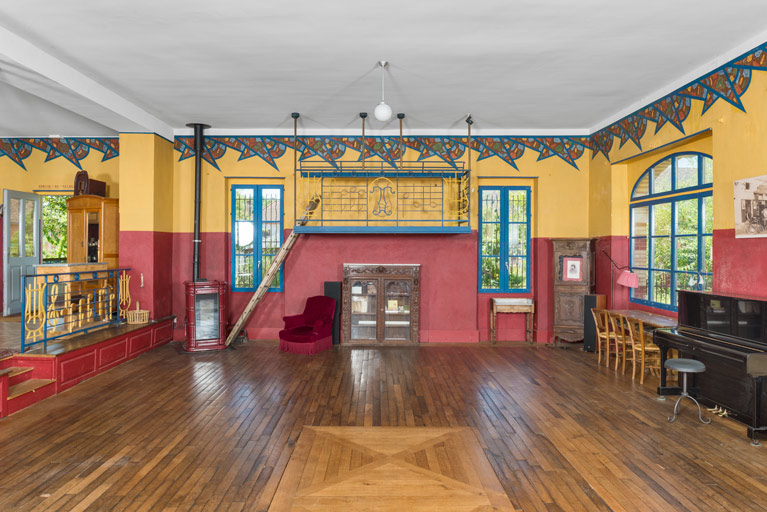 hôtel-restaurant du Lion d'Or, établissement de danse et cinéma Thiely