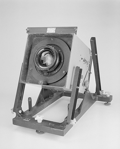 instrument d'enregistrement et appareil de prise de vue (chambre photographique Kinoptik avec sa monture azimutale)