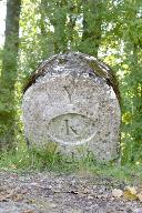 borne kilométrique (canal de Bourgogne)